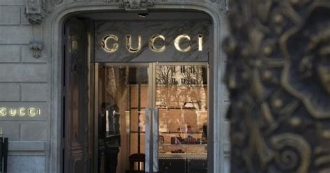 quotazione azione gucci|Azioni Kering, il rilancio della maison Gucci pesa sui conti.